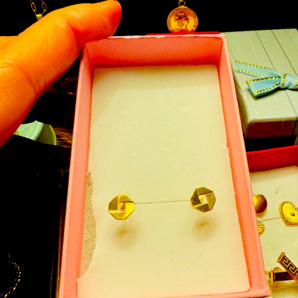 18K Saudi Gold Stud knot Earrings solid